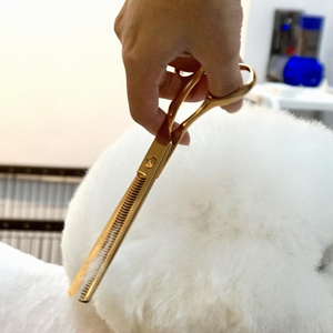 Ensemble professionnel de ciseaux de toilettage pour animaux de compagnie avec lames en acier inoxydable japonais, ciseaux à effiler écologiques et manche ergonomique - Product Image 2