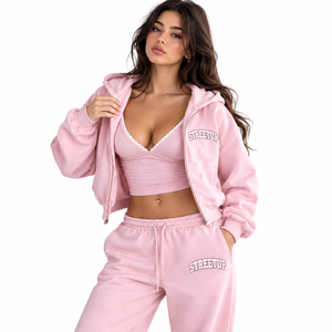 Conjunto Deportivo Rosa Personalizado para Mujer, 3 Piezas: Sudadera Corta con Cremallera, Top Ribbed con Ribete de Encaje y Pantalones Anchos, Ropa de Descanso OEM - Product Image 1
