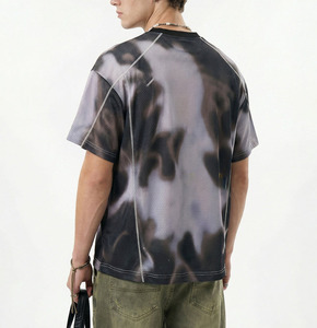 เสื้อยืดตาข่ายผู้ชายลายเมฆควันแบบนามธรรม ย้อมสีแบบไท-ได ผลิตในปากีสถาน คุณภาพสูง แขนปกติ เป็นมิตรกับสิ่งแวดล้อม - Product Image 2