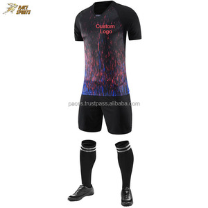 ชุดฟุตบอลแบบยูนิเซ็กซ์ เสื้อและกางเกงขาสั้นสั่งทำได้ ชุดกีฬาสำหรับผู้ใหญ่ ผลิตจากโพลีเอสเตอร์ 100% พร้อมสีและโลโก้ตามสั่ง โดย Pace Sports Shop - Product Image 2