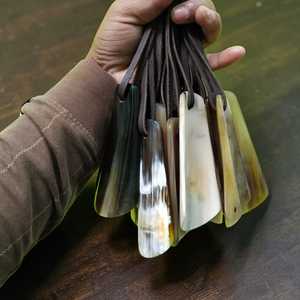 Cuchara para zapatos de lujo hecha a mano con cuerno de búfalo y toro, de 4 pulgadas, al mejor precio - Product Image 1