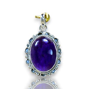 Pendentifs en argent sterling faits à la main, en gros, de qualité supérieure, avec améthyste taille ovale sertie clos, très demandés - Product Image 1