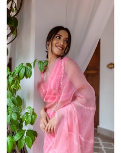 Sari rose en viscose brodé et imprimé à rayures avec chemisier non cousu, idéal pour les fêtes, infroissable et séchage rapide - Product Image 1