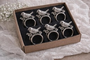 Anneau de serviette en argent au design artistique d'oiseau, accessoire de table en métal pour la décoration de la maison, cadeau et décoration de fête, fait main de qualité supérieure - Product Image 3