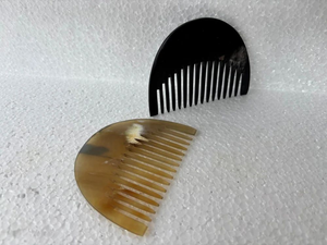 Peine de Cuerno de Búfalo Hecho a Mano, Peine de Cuerno de Fénix, Hecho en India, Calidad Premium, Opción de Logotipo Personalizado - Product Image 1