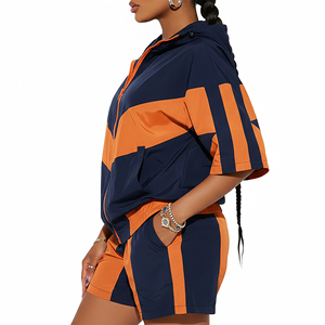 ชุดเซ็ตเสื้อผ้าสตรีทแวร์แบบสั่งทำพิเศษ ขายดี ผลิตจากไนลอน 100% ตัดต่อสีสันสดใส พิมพ์ลายโลโก้ด้วยเทคนิค DTF ชุดเซ็ต 2 ชิ้น เสื้อและกางเกงขาสั้น สำหรับผู้หญิง - Product Image 2