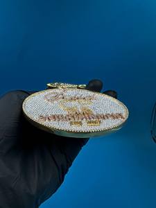 Colgante Medallón Redondo con Logotipo Personalizado, Chapado en Oro sobre Plata de Ley 925, con Diamantes de Moissanita, Estilo Hip Hop - Product Image 3