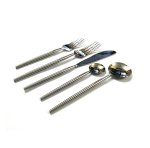 Juego de Cubiertos de Acero Inoxidable de 4 Piezas, Estilo Moderno, al Mejor Precio, para Fiestas y Cenas - Product Image 1