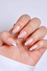 Uñas Postizas Francesas Elegantes con Estampado Dorado, 24 Piezas, ABS, Punta Lechosa Nude Mediana, Forma Almendrada, Longitud Personalizada, Fábrica OEM/ODM - Product Image 4