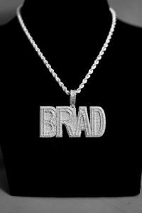 จี้ชื่อ BRAD เงินแท้ 925 ประดับเพชรโมอิสซาไนต์ สำหรับผู้ชาย ดีไซน์หรูหรา  ของขวัญเครื่องประดับสุดพิเศษ - Product Image 6