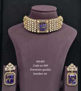 Parure de bijoux ethniques plaqués or avec collier Kundan 909 et boucles d'oreilles en fausses perles et pierres magiques, pour femme, idéale pour les fiançailles - Product Image 4
