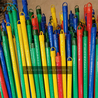 Couvertures en PVC de couleur pour la fabrication de poignées de balai en gros produits de nettoyage de tige de vadrouille bâton de vadrouille embout en bois d'eucalyptus