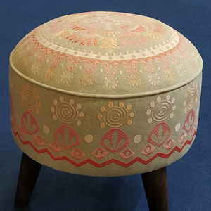 Hermoso Taburete de Madera Bordado Indio con Espacio de Almacenamiento, Diseño Tradicional, Hecho a Mano, Tapizado y Plegable para Dormitorio - Product Image 1