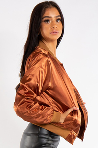 Blouson bomber en polyester satiné rouge pour femme, style universitaire, fermeture éclair, streetwear sportif, coupe courte, col rabattu - Product Image 2