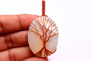 Colgante de Ópalo Blanco Hecho a Mano con Árbol de la Vida, Envuelto en Alambre de Cobre, Piedra Ovalada, Joyería Espiritual de Sanación - Product Image 3