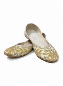 Jutti en velours doux et rembourré à plateforme dorée pour femmes - Tendance de la mode - Product Image 4