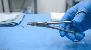 ชุดเครื่องมือผ่าตัดแบบใช้มือ NABSONS ENTERPRISES Mayo-Hegar Needle Holder Forceps  ชนิดสแตนเลสสตีล รับประกัน 3 ปี - Product Image 4
