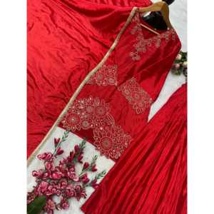 Ropa de Diseñador India y Pakistaní, Hermoso Conjunto de Top, Pantalón y Dupatta para Fiestas - Product Image 3