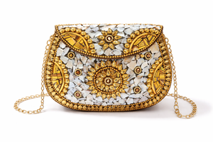 Bolso de mano de metal artesanal con mosaico, de latón de lujo, para verano y playa, con correa de cadena y cierre de solapa, hecho a mano en India. - Product Image 2