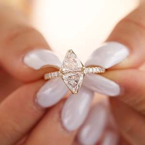 Anillo Toi Et Moi de Oro Amarillo de 14K/18K con Diamante Cultivado en Laboratorio de 2 Quilates para Mujer, Anillo de Compromiso de Lujo con Corte Trillón y Doble Piedra Pavé - Product Image 4