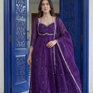Ramdev Trading, Venta al Por Mayor de Ropa Étnica para Mujer, Kurta/Kurti, Seda Crepé Natural Pesada de 5mm, Bordado, Secado Rápido, Servicio OEM, MOQ Bajo - Product Image 1