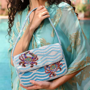 Sac fourre-tout en toile brodée classique fait main |   Design de perles de rocaille motif vague océanique de luxe |   Couleurs personnalisées et thème côtier artisanal - Product Image 1