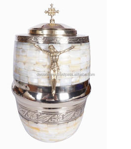 Urna Funeraria Moderna Hecha a Mano de Latón con Acabado de Esmalte Morado y Diseño de Hojas en Relieve - Product Image 5