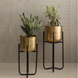 Pot de fleurs moderne en laiton martelé, écologique, personnalisé, non revêtu, 1 kg, usage domestique, origine Uttar Pradesh - Product Image 4