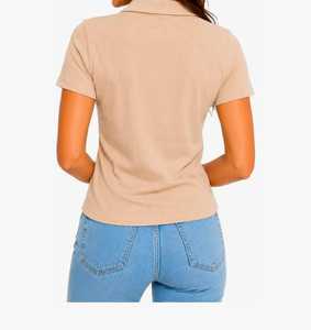 เสื้อโปโลแขนสั้นสีเบจสำหรับผู้หญิง เสื้อคอวีถักแบบลำลอง - Product Image 2