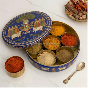 Boîte à masala artisanale en laiton gravée paon – Organisateur d'épices de luxe à 9 compartiments pour cuisines de chef - Product Image 4