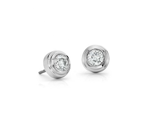 Pendientes de tuerca de diamante cultivado en laboratorio de oro blanco de 18 quilates personalizados, diseño de solitario, para compromiso, regalo de boda o fiesta - Product Image 2