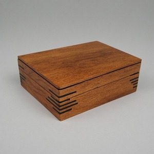 Estuche para Cigarros de Madera Sólida Hecho a Mano de Primera Calidad, Diseñado para un Almacenamiento Seguro en Viajes y una Exhibición Elegante de Cigarros Premium - Product Image 2