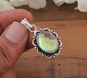 Collar Unisex de Plata de Ley 925 con Topacio Místico Arcoíris, Chapado en Platino, Vintage, de Alta Calidad, con Gema Iridiscente Cambiante - Product Image 1