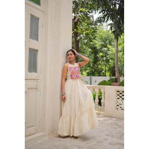 Robe trapèze faite main spéciale Navratri avec broderie multi-fils et taille empire - Product Image 4