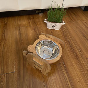 Bols pour animaux de compagnie en céramique gris rose surélevés avec support en bois, ensemble de bols pour chat et chien - Product Image 1