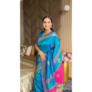 ผ้าส่าหรีรามะ ซอฟท์ ซิลค์ อิคคัต ปาโตลา พร้อมขอบทองคำซารี และลายมีนาการี ลายนกยูง สำหรับงานแต่งงาน - Product Image 3