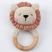 Hochet en bois tricoté au crochet en coton doux de haute qualité, motif animal Labbu Ring, pour bébé Bambini, couleur ivoire, modèle Bubu Bunny, par Indian Consigners