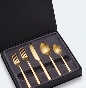 Ensemble de couverts or mat, design minimaliste, passe au lave-vaisselle, pour mariage, vaisselle de dîner, couverts à manche en métal - Product Image 6