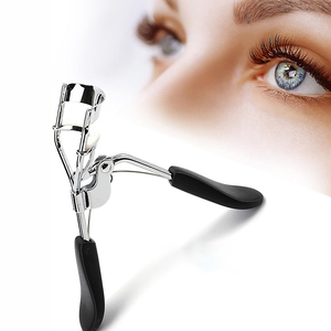 Recourbe-cils professionnel de luxe avec coussinet de rechange en silicone souple, conception de recourbement de précision, poignée confortable pour un usage quotidien - Product Image 1
