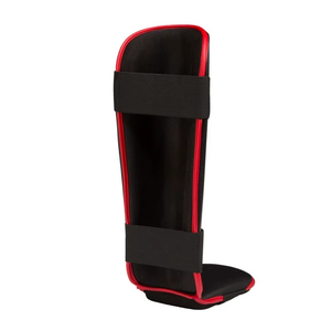 Protège-tibias en PU légers et personnalisables, noir avec surpiqûres rouges, fermeture élastique réglable à boucle auto-agrippante, équipement de protection pour la boxe, le MMA et le Muay Thai - Product Image 4