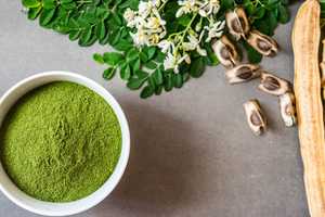 Polvo de Moringa Orgánico Puro de Hoja de Moringa 100g Origen Jharkhand Bebida con 36 Meses de Vida Útil Ojistha Industries - Product Image 1