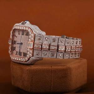 Montre-bracelet en moissanite de qualité supérieure avec boîtier en acier inoxydable et mouvement à quartz, idéale pour les occasions formelles ou décontractées, à vendre - Product Image 5