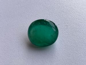 Gema de Esmeralda Ovalada Natural en Cabujón |   Cabina Verde Pulida Zambiana - Product Image 1