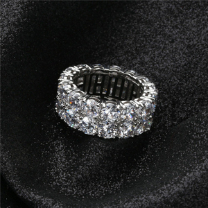 Anillo de compromiso y boda vintage de lujo con diamante de moissanita VVS de corte brillante redondo, certificado IGI, con engaste pavé y puntas. - Product Image 1
