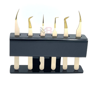 Pinzas de Extensión de Pestañas de Alta Calidad con Diseños Personalizados, Punta Puntiaguda, Acero Inoxidable, Color Dorado - Product Image 1