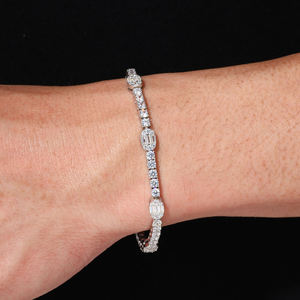 Pulsera de Cadena de Oro Blanco con Diamantes, Corte Baguette, Engaste en Canal, Joyería Clásica para Bodas de Mujer - Product Image 1