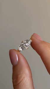 Bague de fiançailles élégante en or avec diamant solitaire de laboratoire taille marquise, pierres latérales certifiées IGI, bijoux de mariage pour femme - Product Image 3