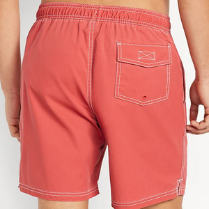 Shorts de bain décontractés rouges pour hommes avec logo gothique blanc, taille à cordon de serrage, séchage rapide, écologiques, en nylon/spandex imperméable - Product Image 4
