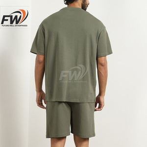 Conjunto de camiseta y pantalones cortos personalizados, camisetas estampadas en serigrafía, camisetas de color sólido, conjuntos deportivos de estilo urbano, conjuntos de camiseta y pantalones cortos para hombre en tallas grandes. - Product Image 4