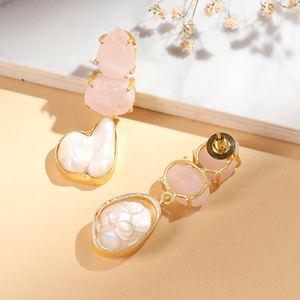 Pendientes Artesanales de Cuarzo Rosa con Perlas, Chapados en Oro, Estilo Étnico en Cascada, Joyería Colgante para Mujer - Product Image 2